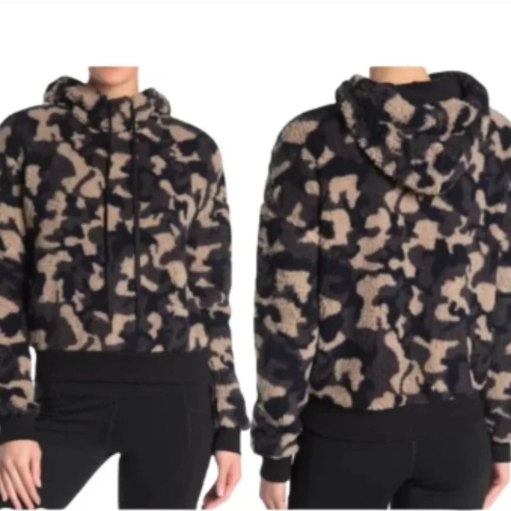 Z by‎ Zella Urban Camo Print Faux Shearling Fleece Pullover Teddy Hoodie Size XS